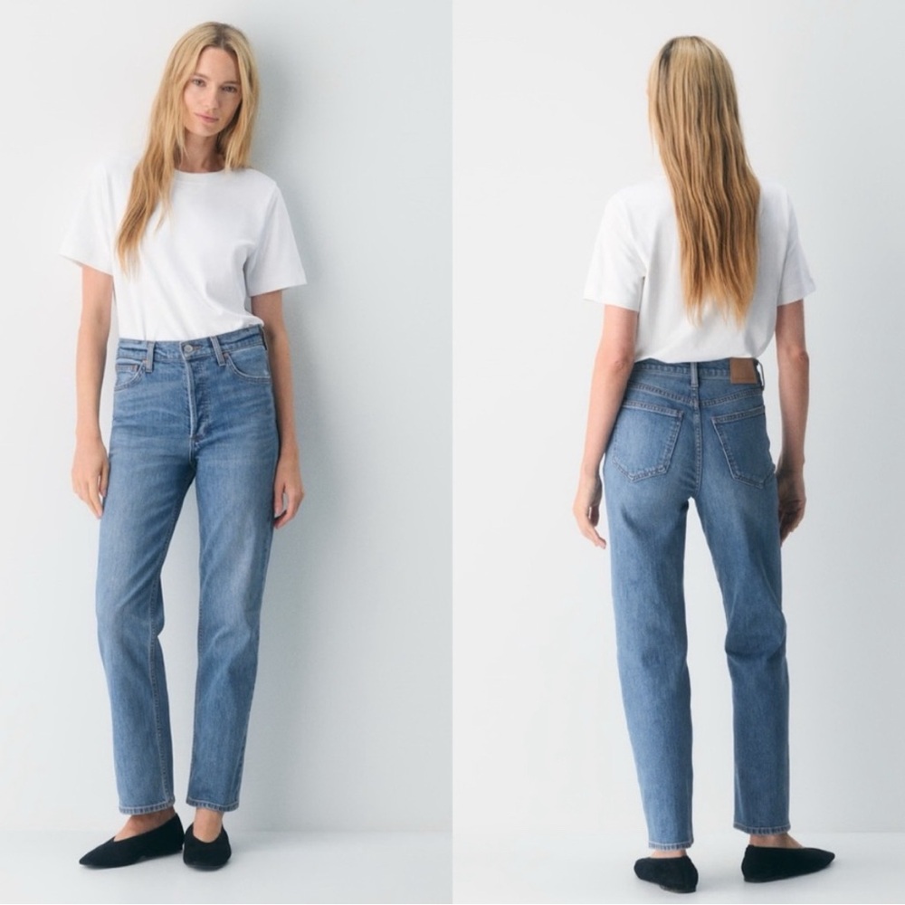Aritzia Straight Leg Women’s Jeans in Light Blue Denim